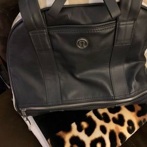LIKE NEW LULULEMON GYM BAG